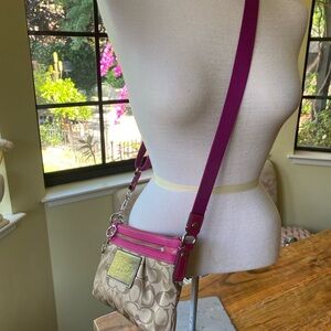 Authentic Coach Poppy zippered cross body bag. #y2k #crossbody